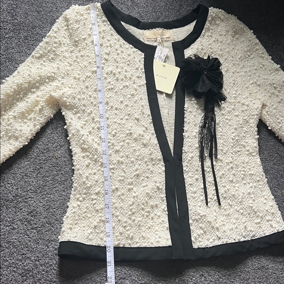 NWT! A’reve cream jacket/sweater. Medium - Picture 10 of 10